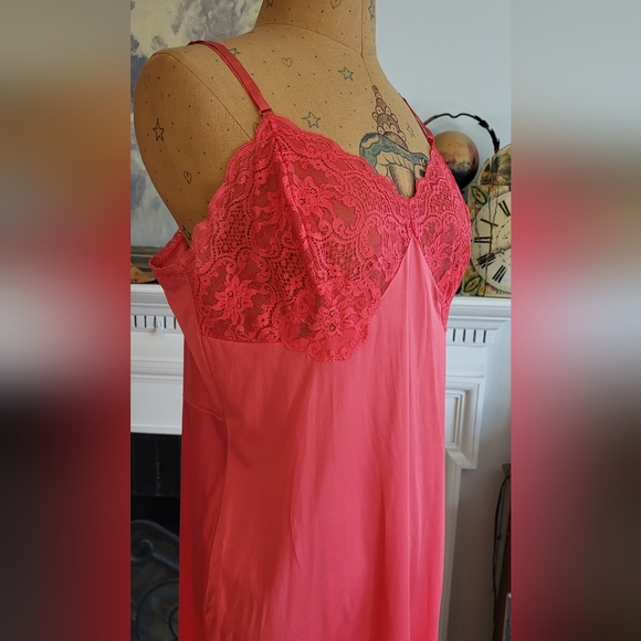 Vintage Montaldo's Redish Pink Full Slip With Lace Size 36 Made in USA - Picture 9 of 16